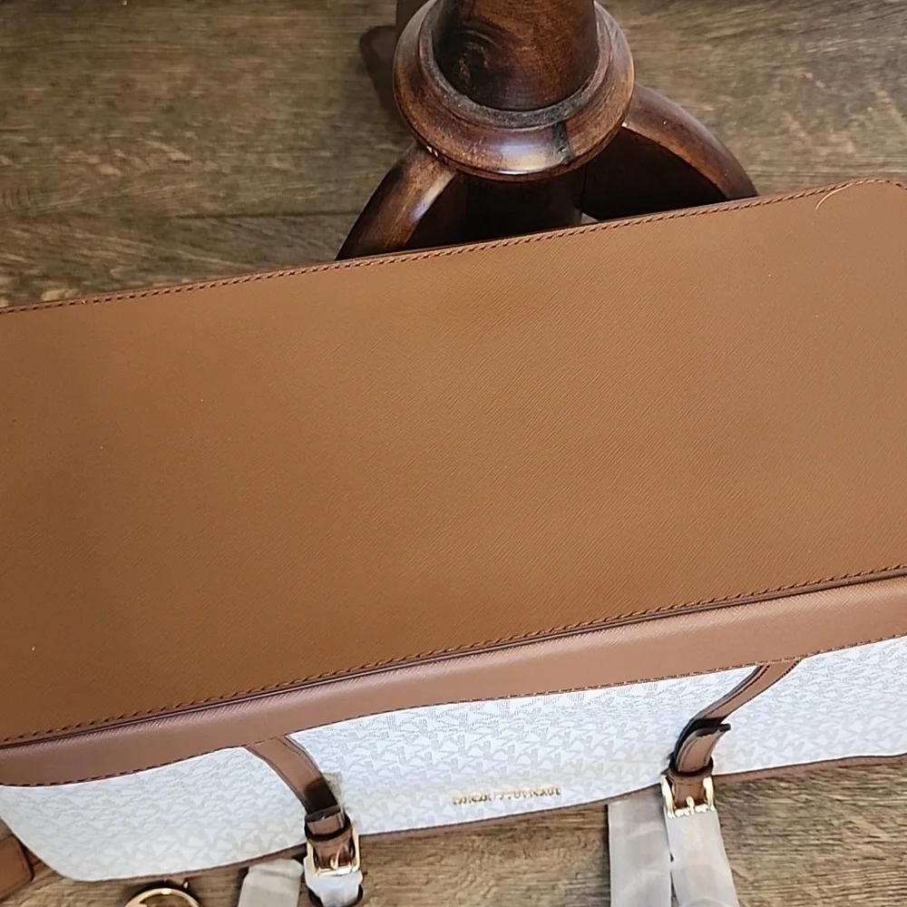 LARGE MICHEL KORS BAG. - Picture 11 of 12